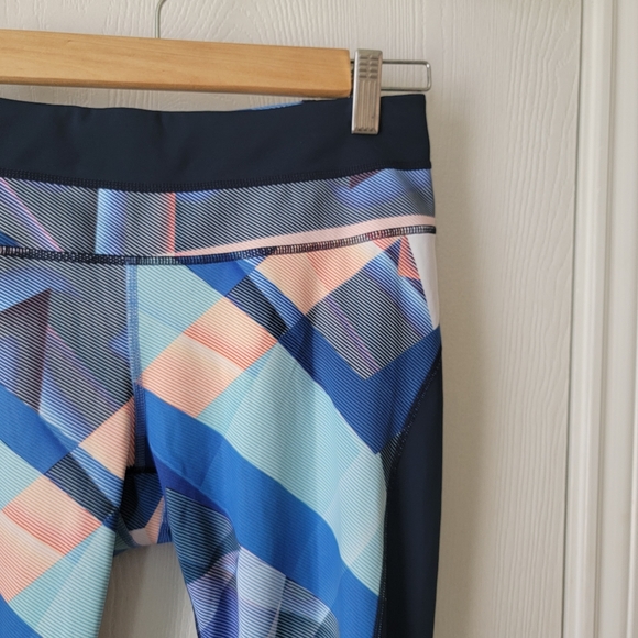 Athleta Geo Sonar Capri - Picture 5 of 8